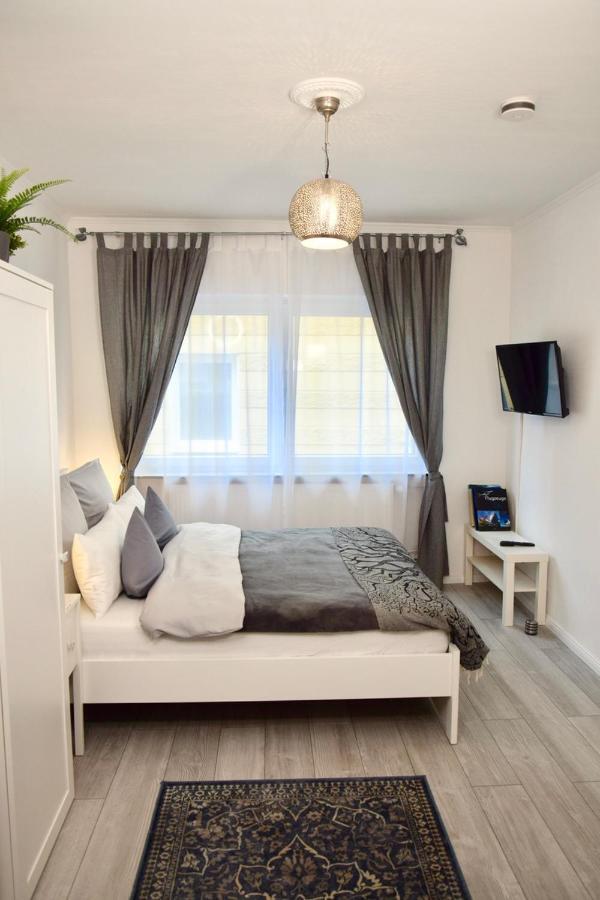 Ferienwohnung Im kleinen Stil ll Linz am Rhein Exterior foto